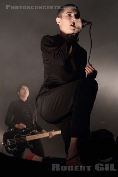 SAVAGES - 2013-10-31 - PARIS - Grande Halle de La Villette - Camille Berthomier - Ayse Hassan